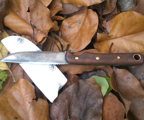 Knife with a file