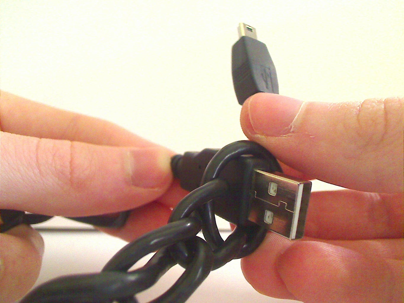 USB Cord Bracelet / Antitangling 14 Steps (with Pictures
