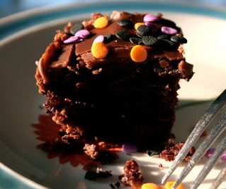 La mejor tarta de chocolate del mundo ... y por casualidad es vegana. ¡En serio!