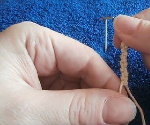 How to Tie an Alternating Half Hitch Knot Chain for Hemp Jewelry