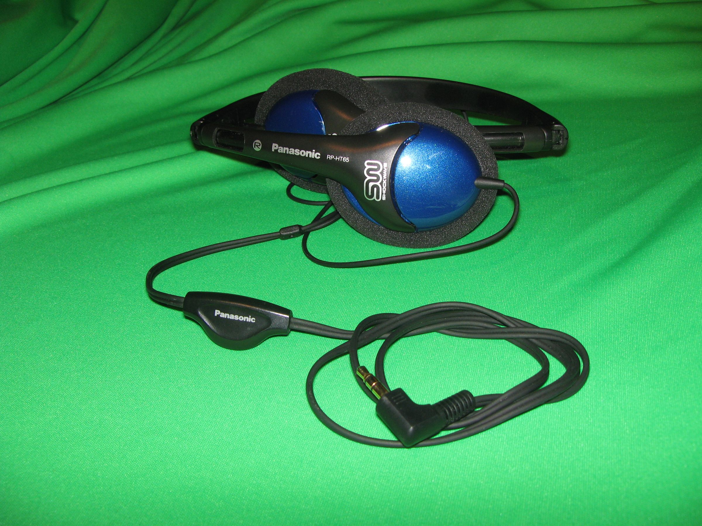 Universal Earbud/Headphone Volume Control 8 Steps (with Pictures