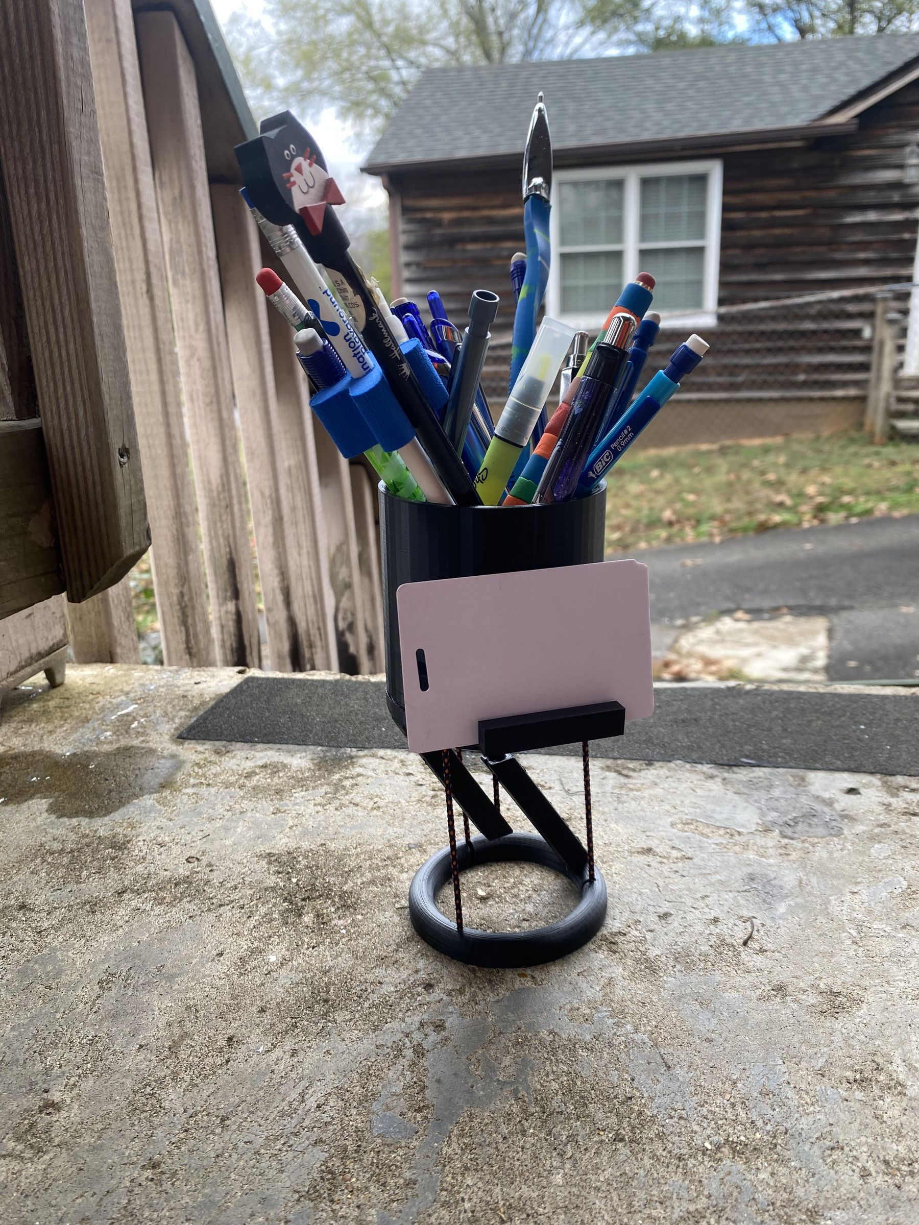 "Floating" Tengresity Pencil Holder/School Id Holder 5 Steps (with