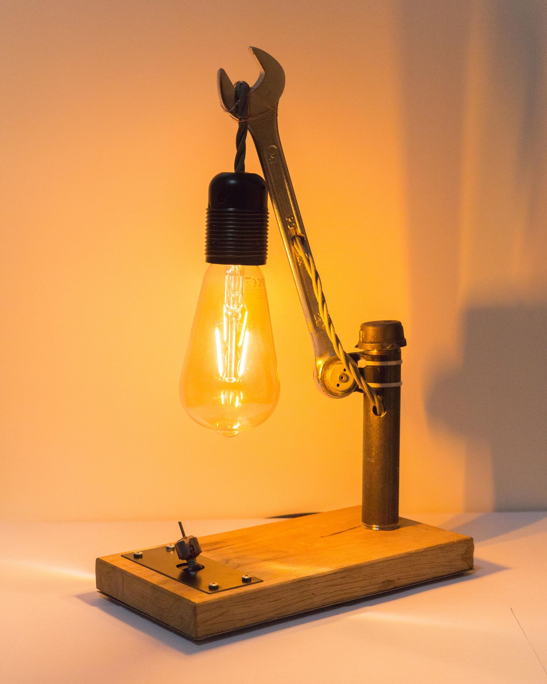Industrial Bedside Lamp 3 Steps Instructables