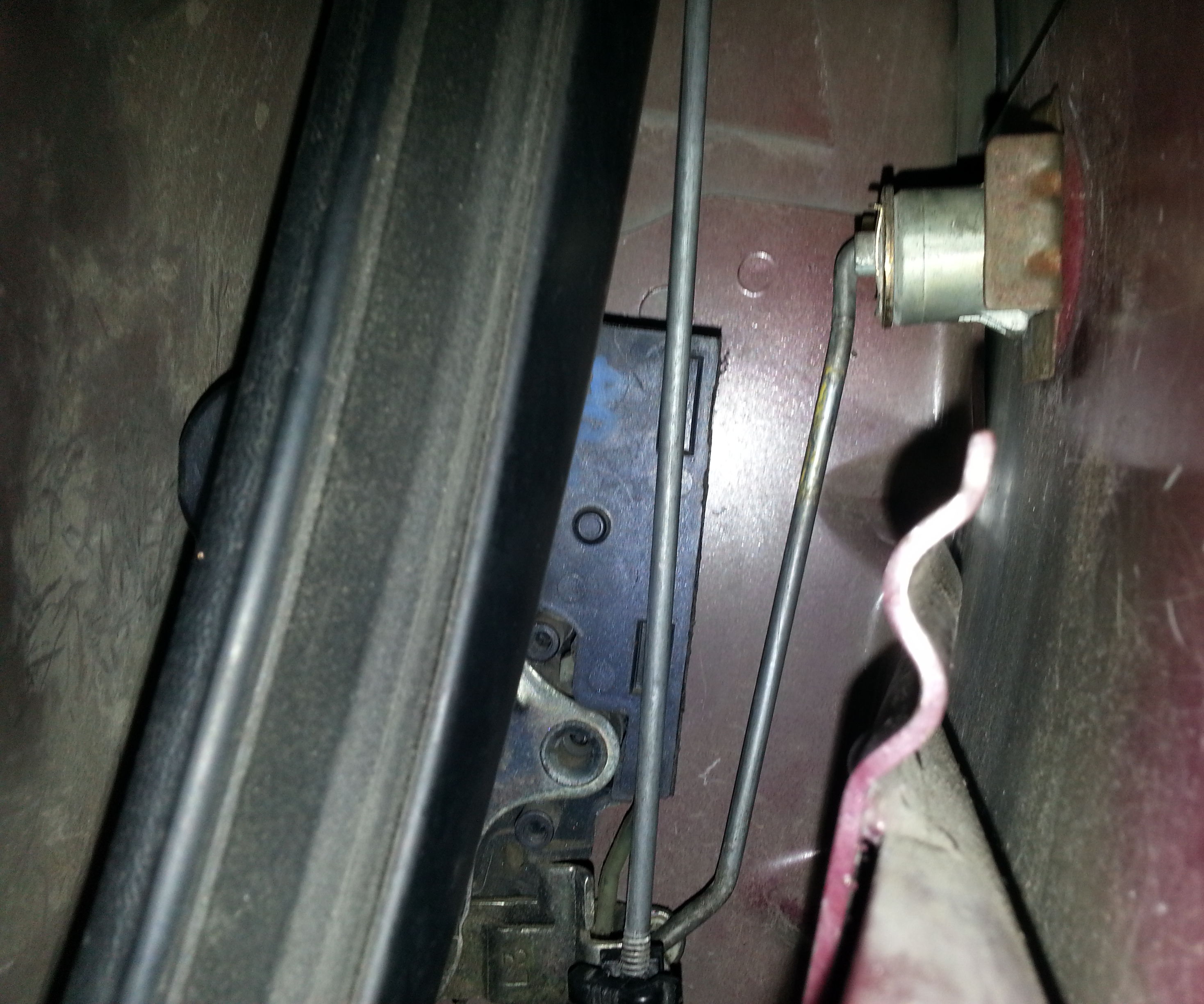 95,96,97,98,99 Monte Carlo Door Latch