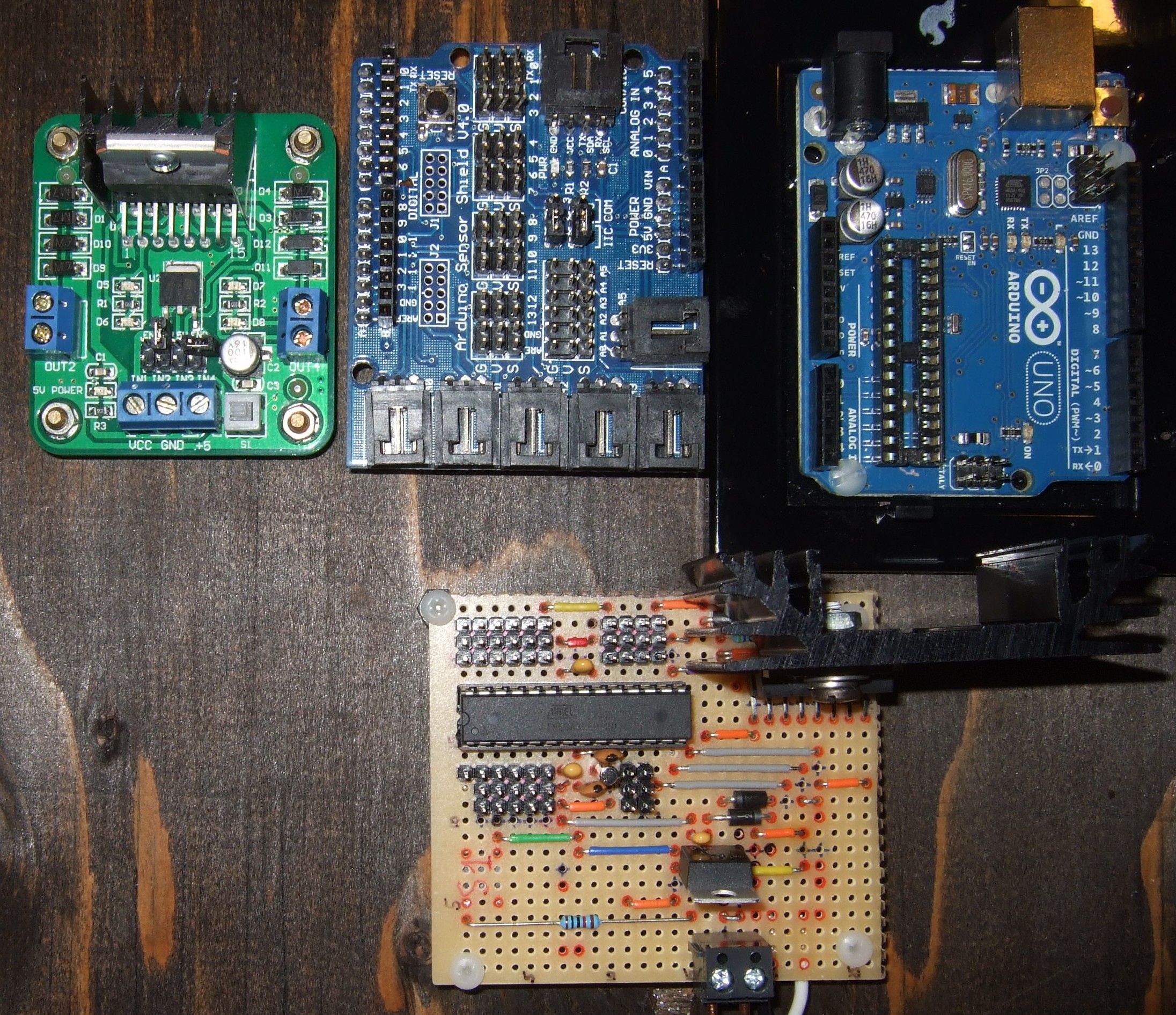 Compact 3-in-1 Stripboard DIYduino With Integrated Sensor and L298N Motor Shield