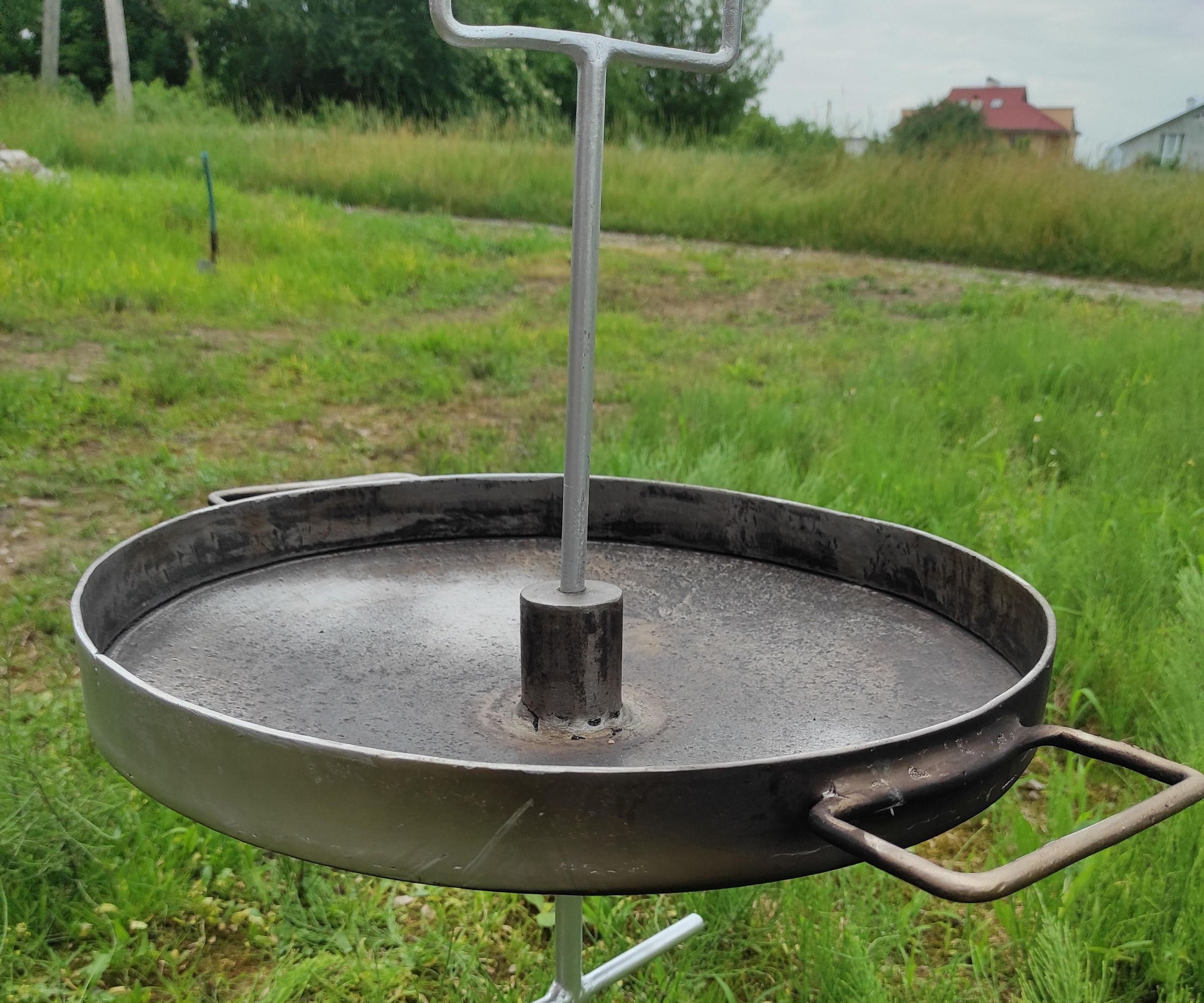 Large Frying Pan in Nature