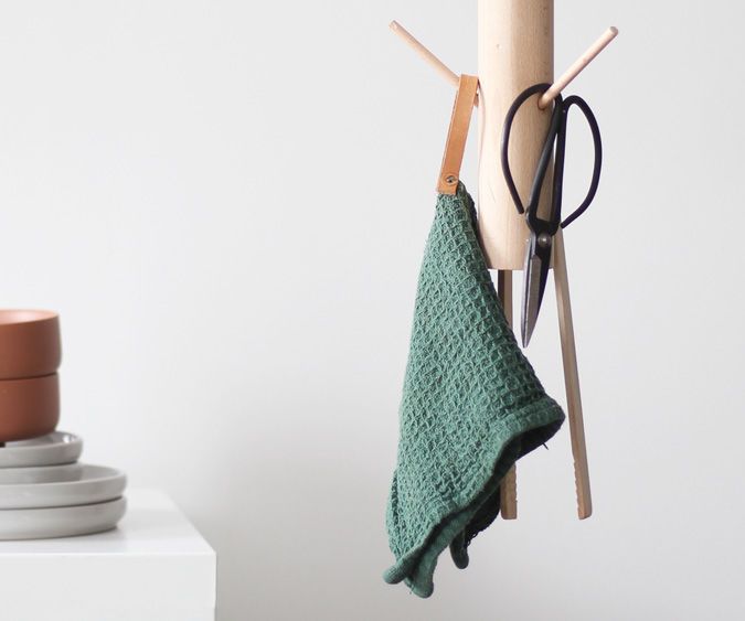 THE HANGING KITCHEN RACK
