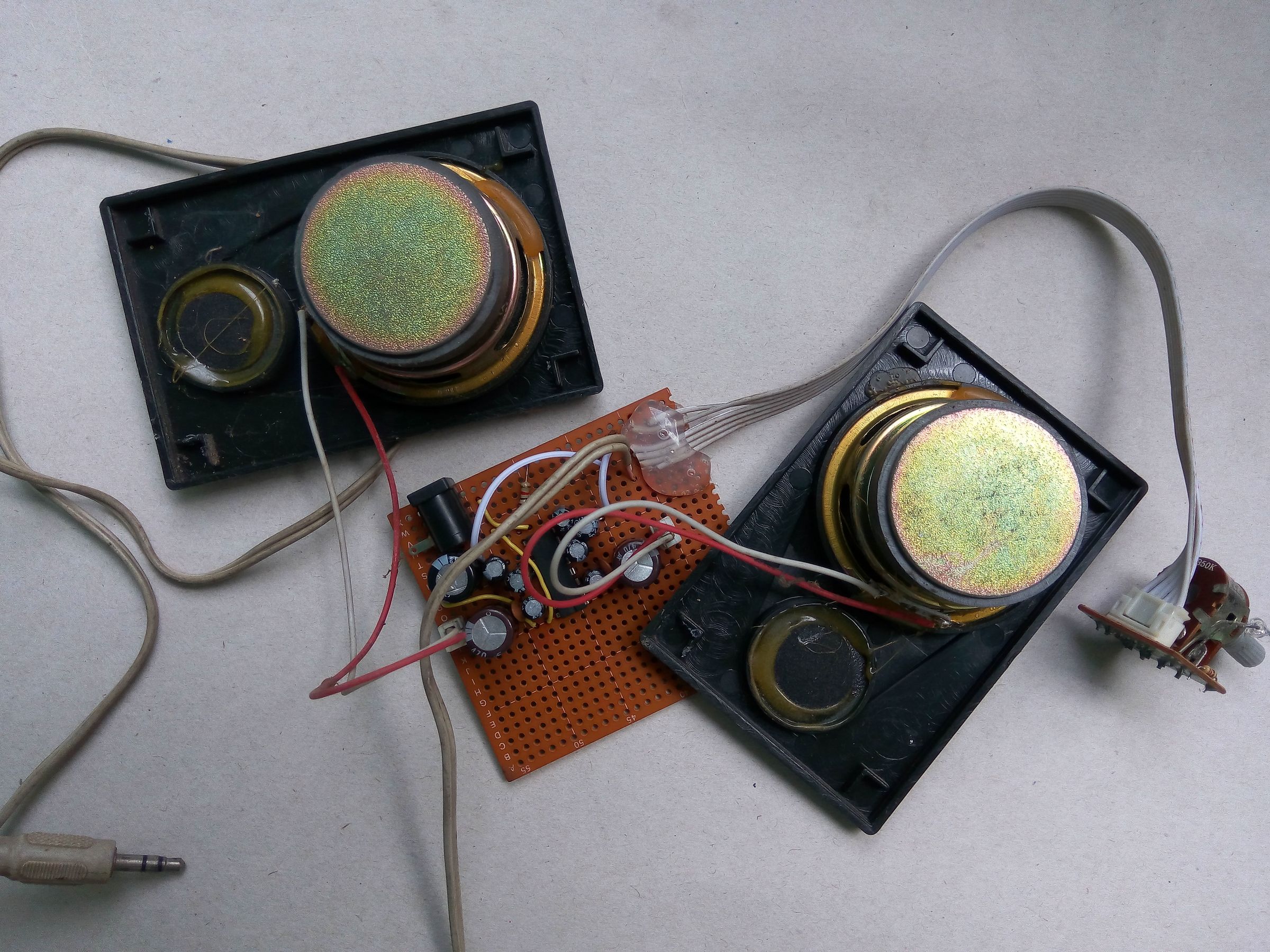 Desk Amplifier With Audio Visualization, Binary Clock & FM Receiver : 8 ...