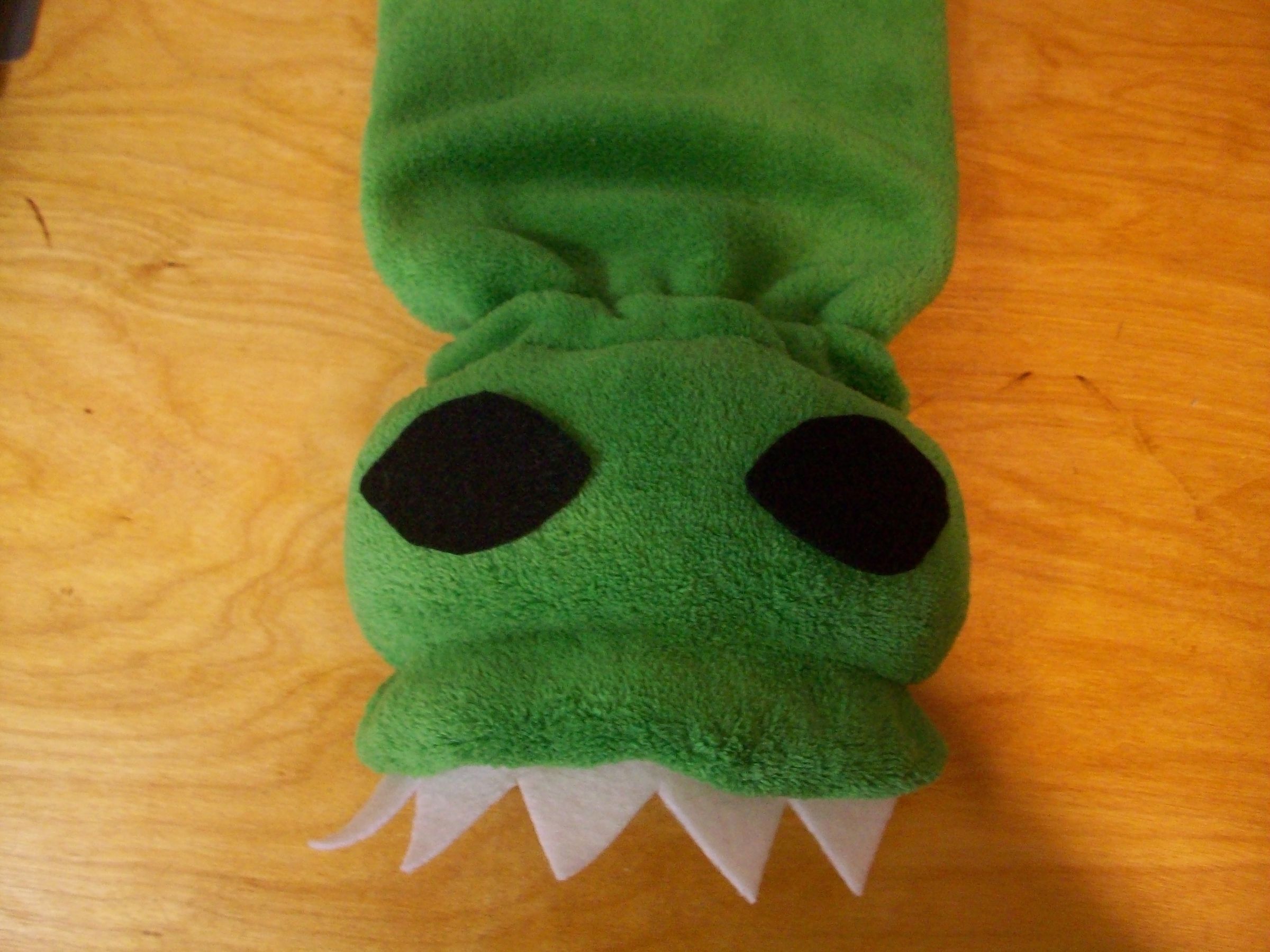 Carniverous alien legwarmers