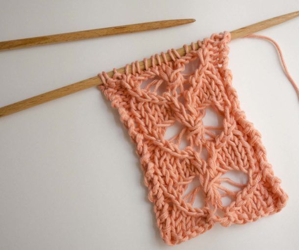 How to Knit a Border With Lace Hearts