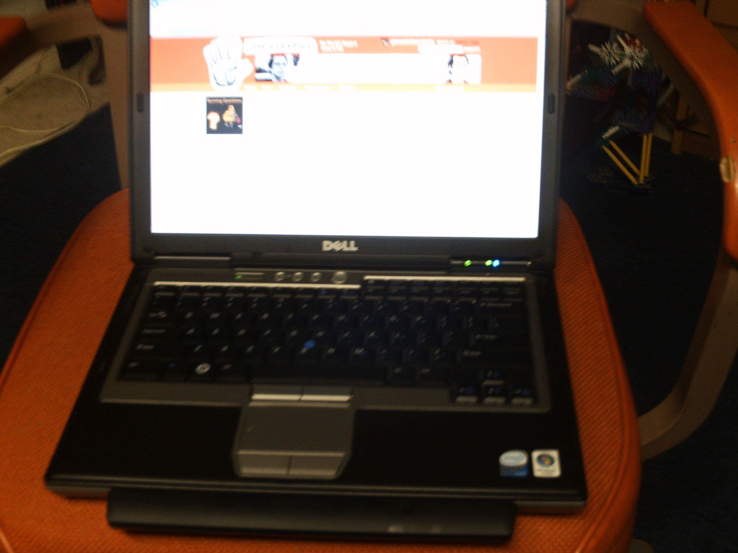 How to clean a laptop screen with household products