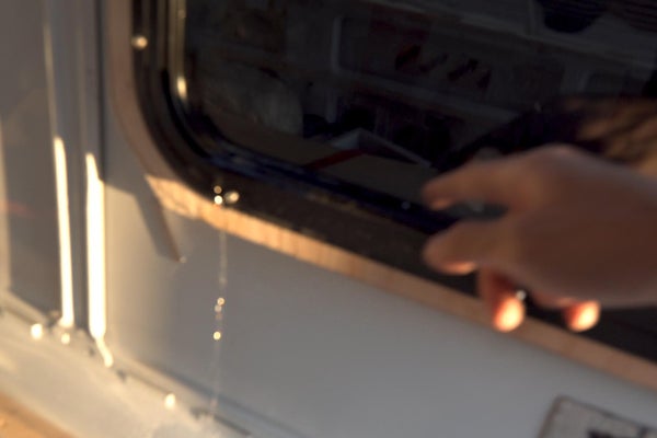 installer soi-même les baies projetables sur votre fourgons aménagés