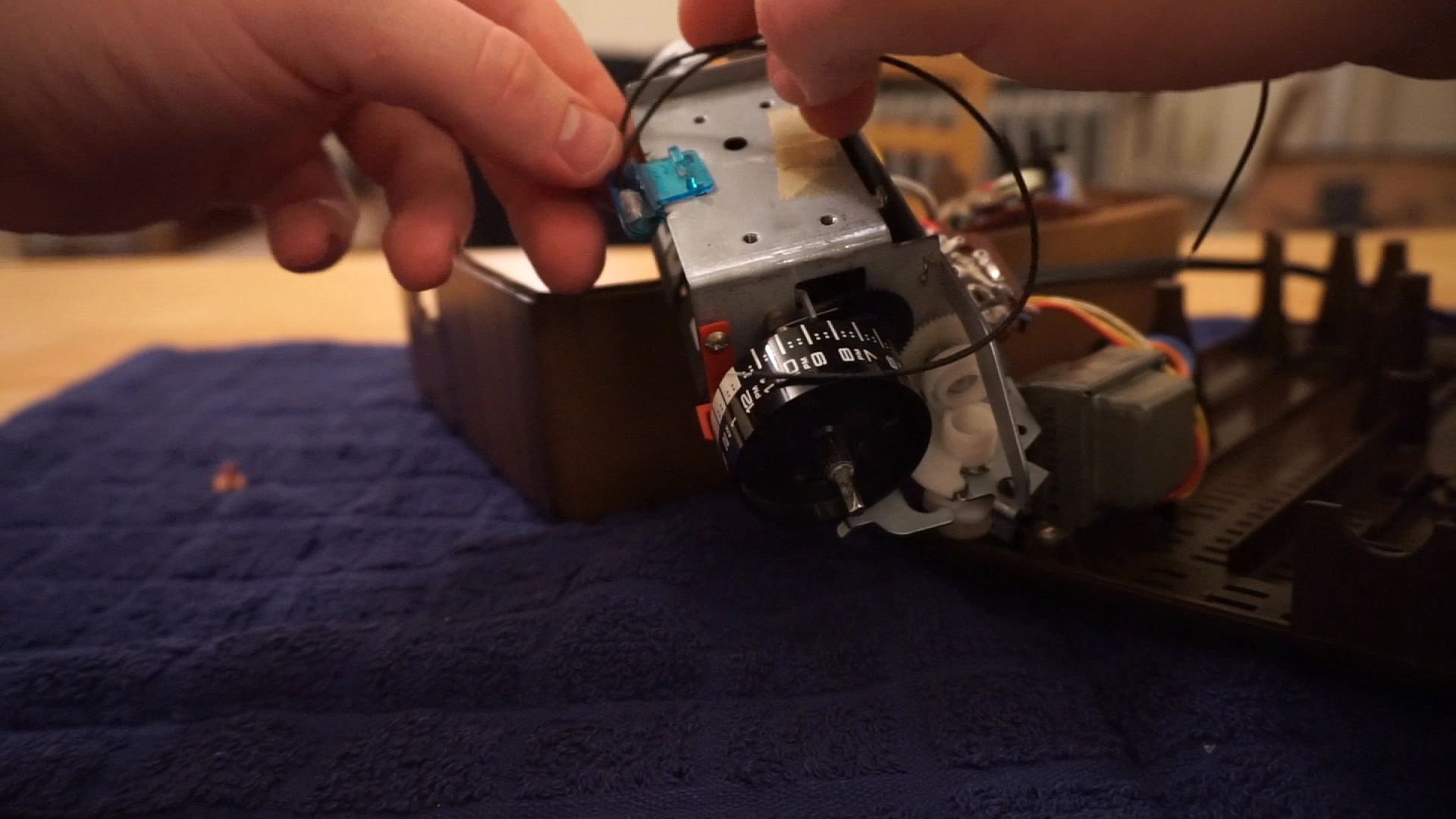 Flip Clock Repair (Panasonic RC6030) 6 Steps (with Pictures