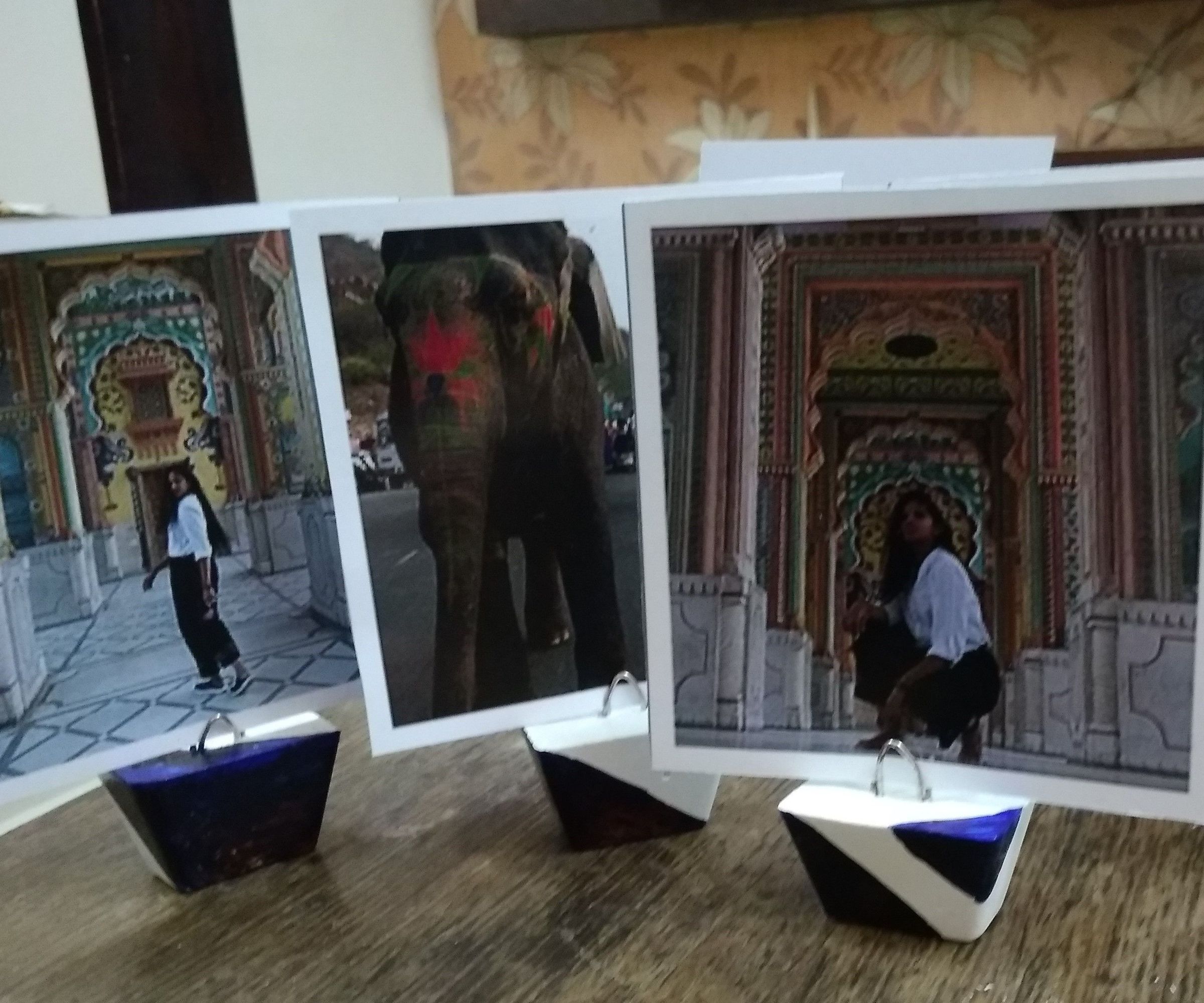 Tiny Picture's & Cards Holder