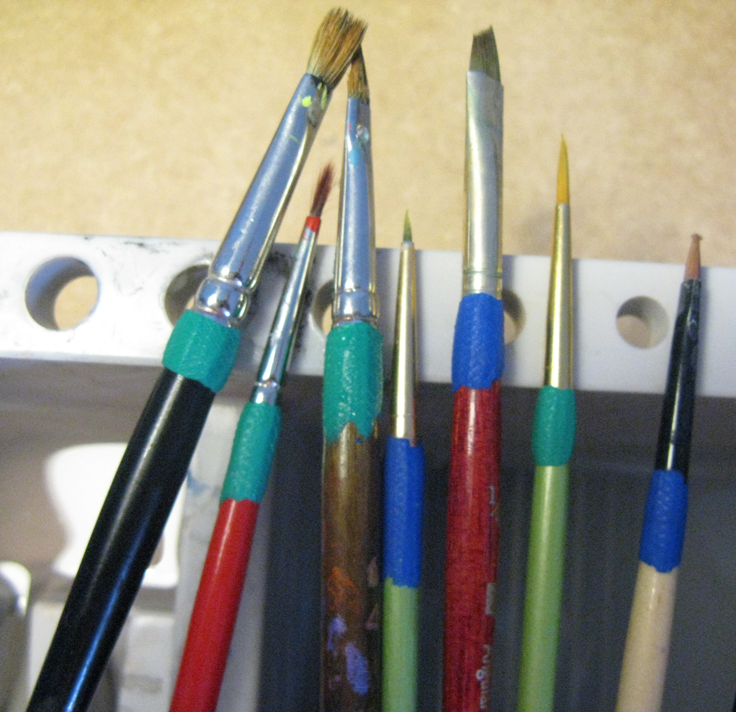 Save Your Paint Brushes - Sugru Brush Hack