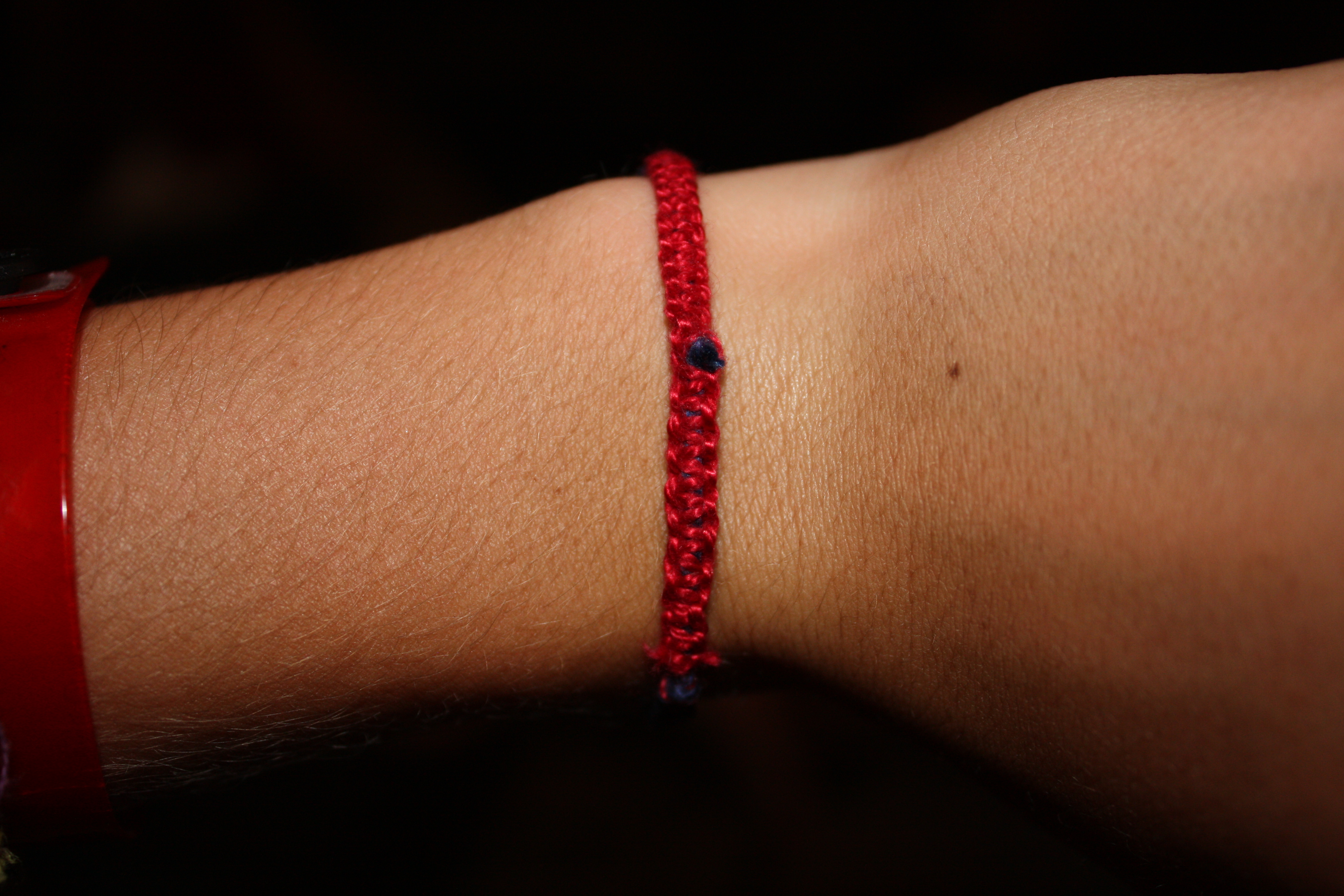 How to Make a Macrame [mak-ruh-mey] Bracelet