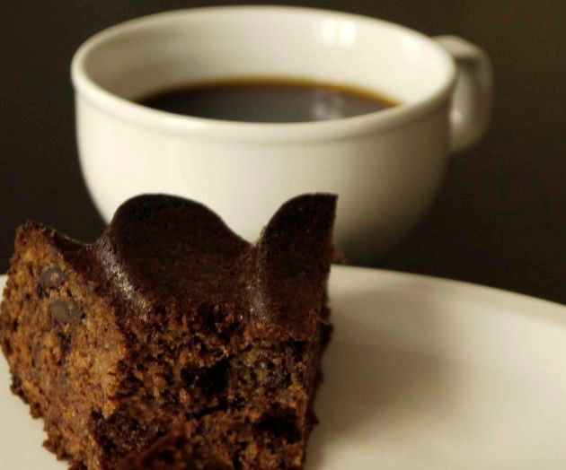 Gluten-Free Sugar-Free Almond Butter Banana Cake With Dark Chocolate Chips