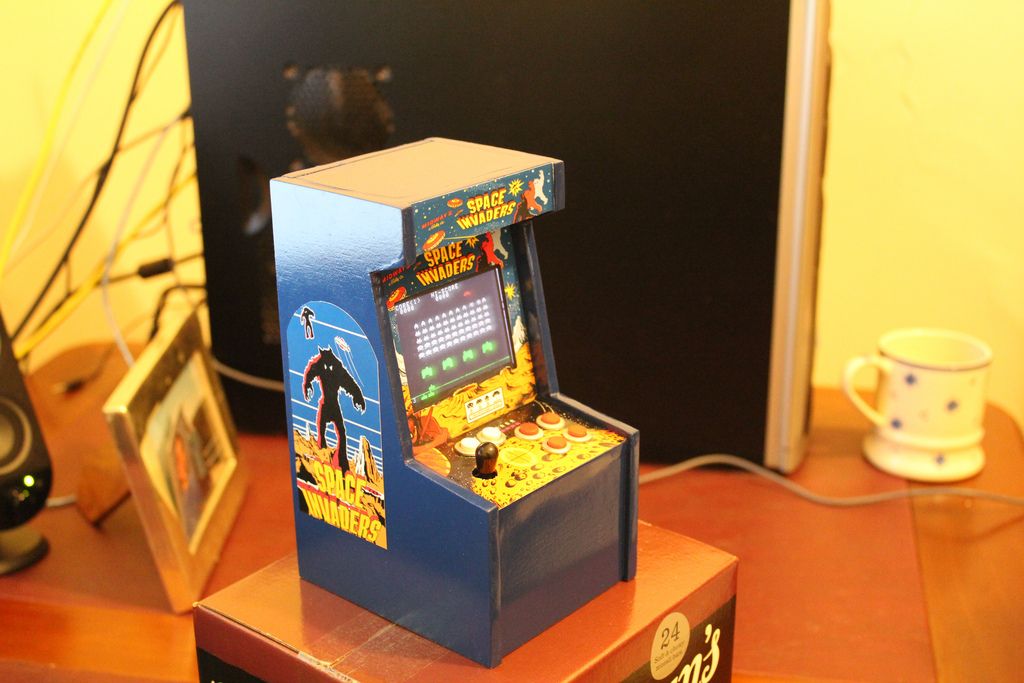 7" Tall Space Invaders Arcade Machine