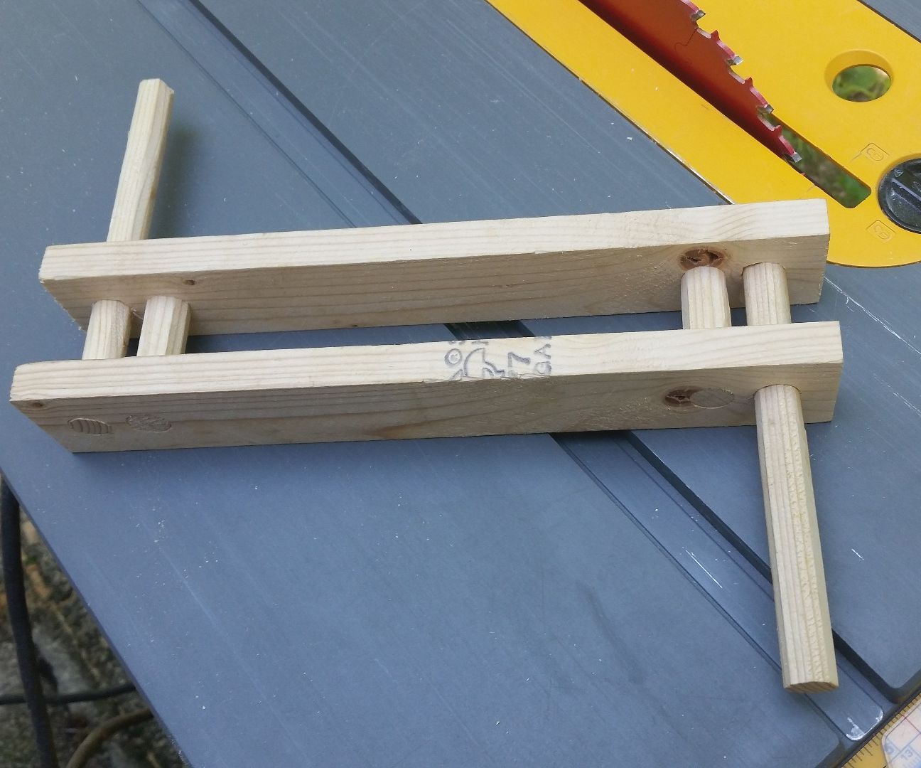 How to Make a Kite String Winder From 2x4 Scraps