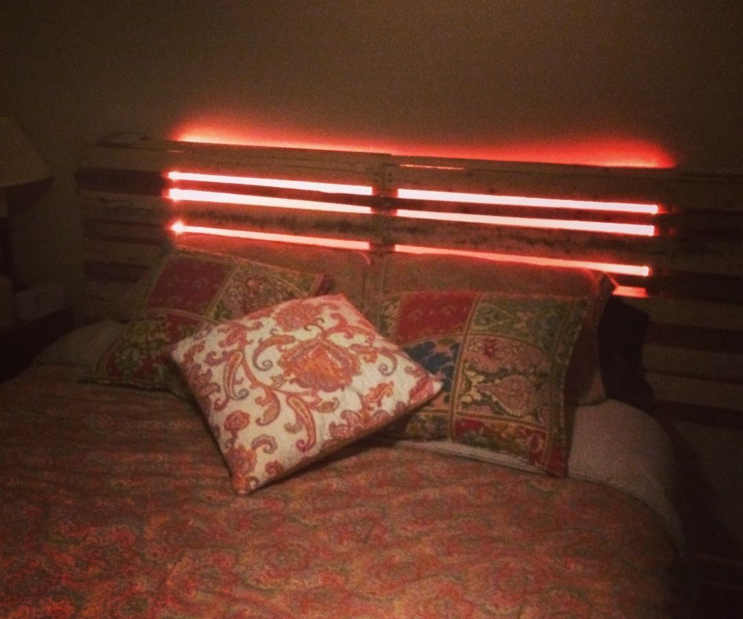 Light Up Pallet Head Board and Bonus Phone Dock