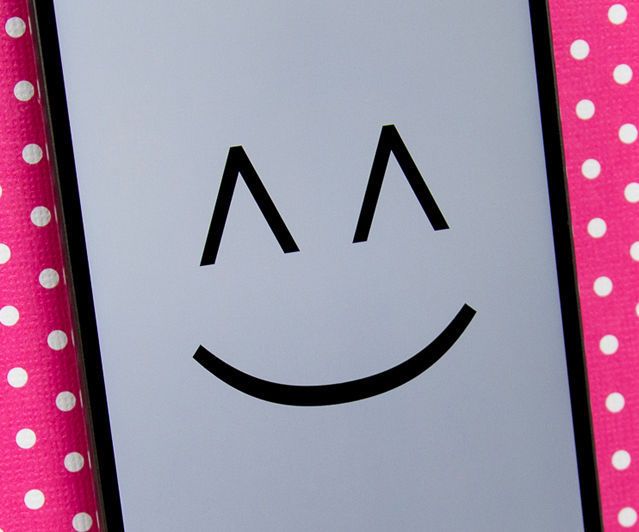 Happy Phone - DIY Smartphone Stand Papercraft Collection