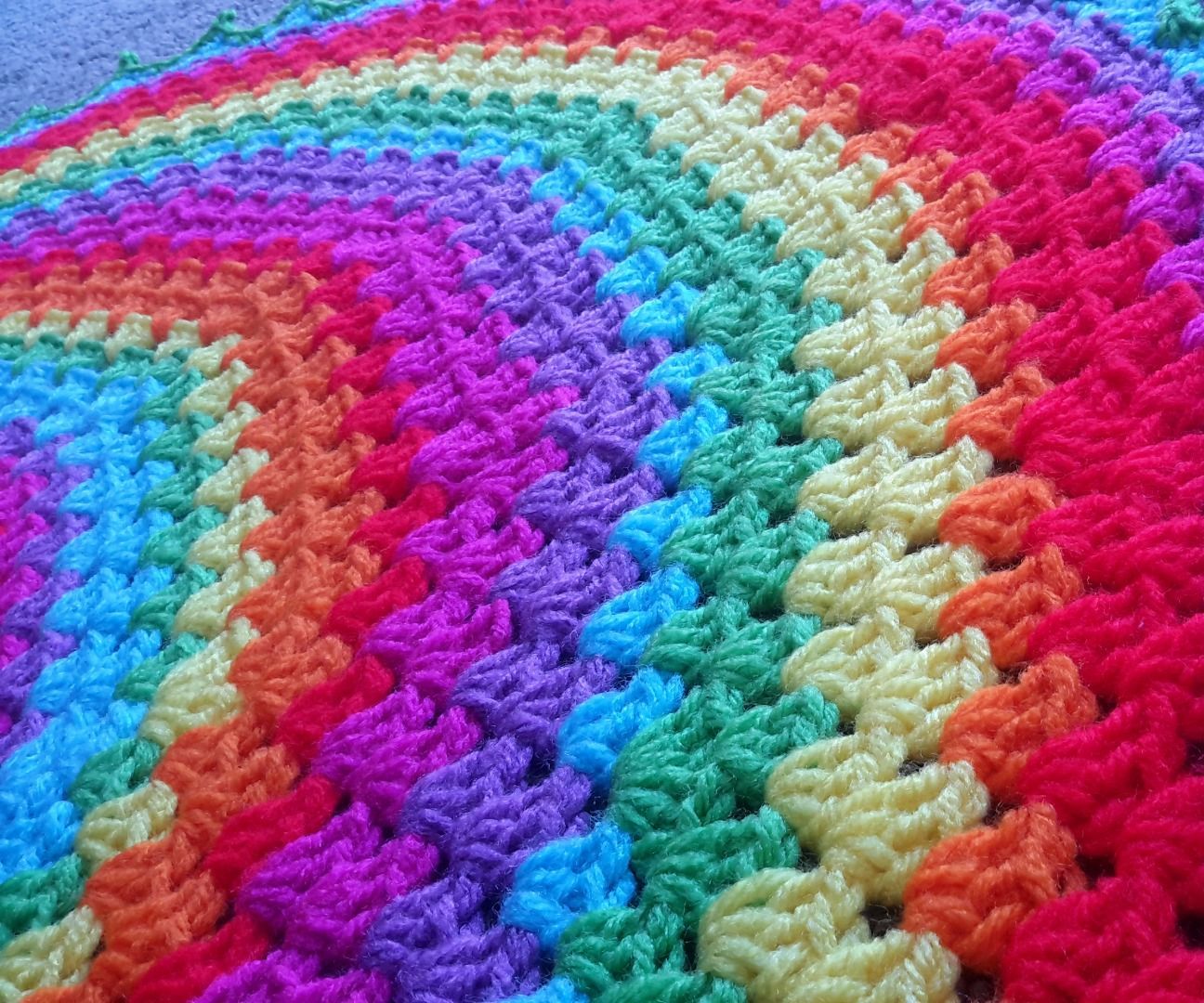 Round Granny Stitch Blanket Tutorial 