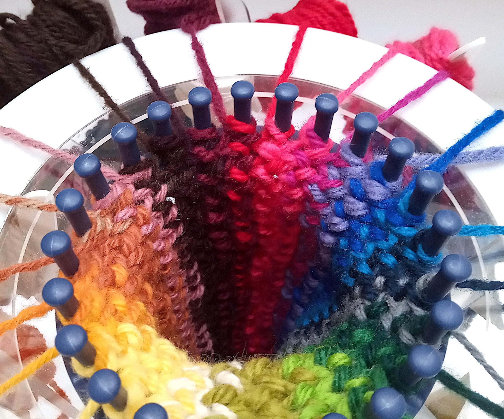 Warp Knitting on a Round Knitting Loom 10 Steps (with Pictures