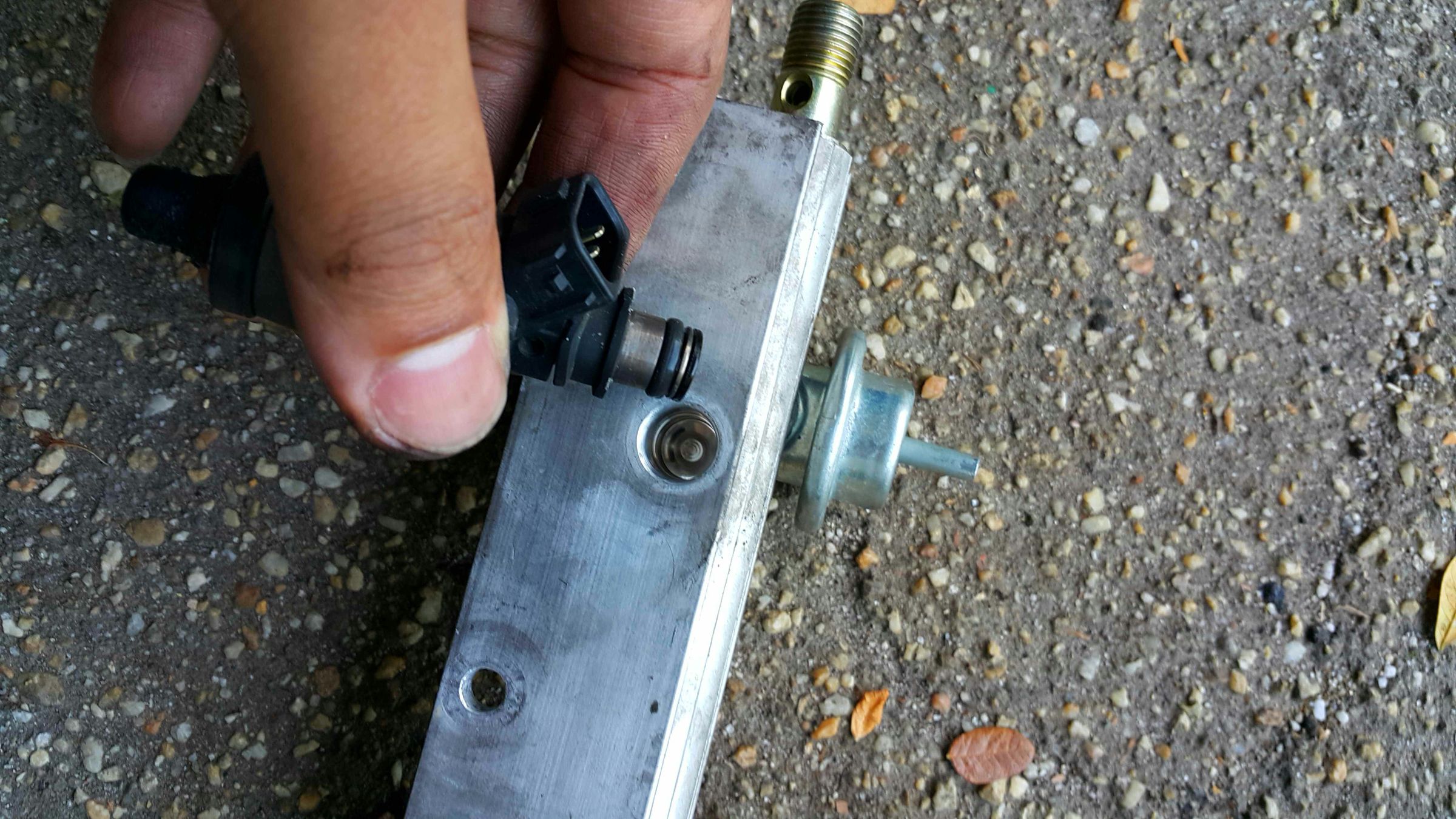 Replacing Fuel Injectors (Honda Civic 1999 D15B) 6 Steps (with