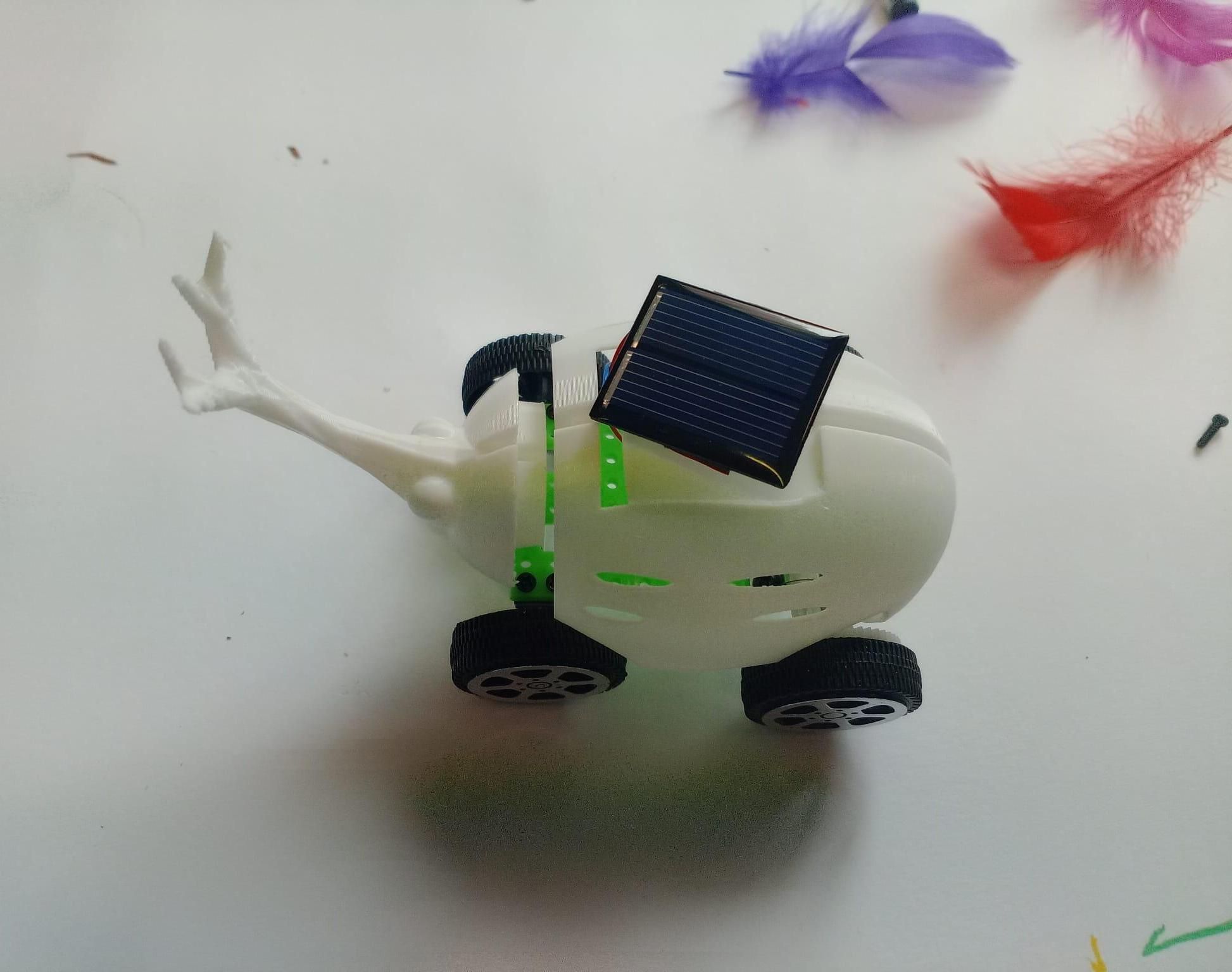 Solar Beat! Un Robot Scarafaggio Alimentato Da Un Pannello Solare!