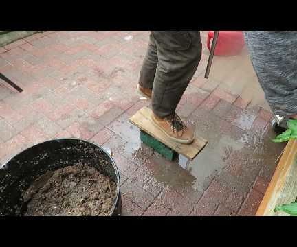 Easy Way to Make Free Fuel From Sawdust and Paper (Short Video)