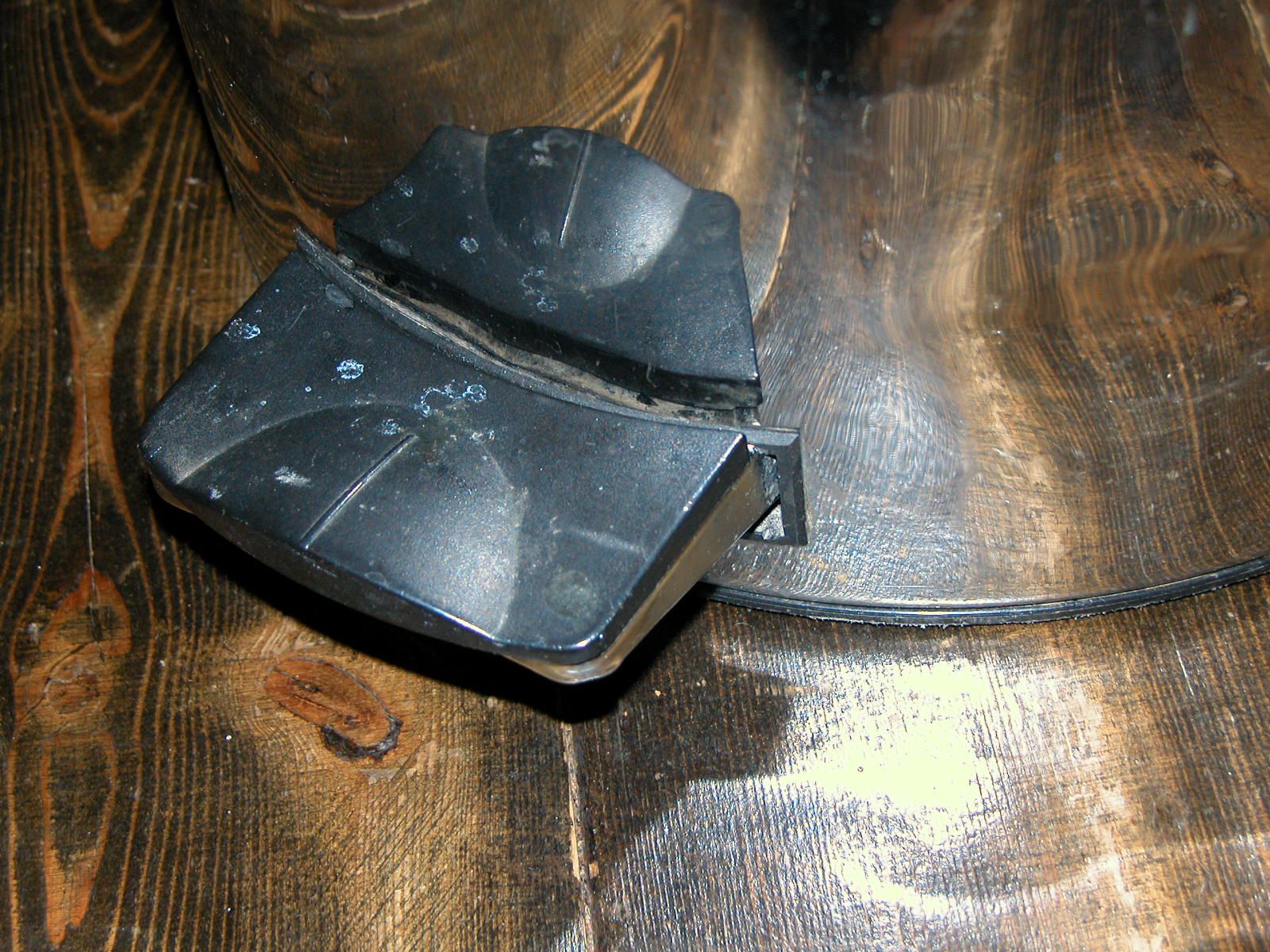 Fix a Detached Pedal Cover on Brabantia Pedal Bin Instructables