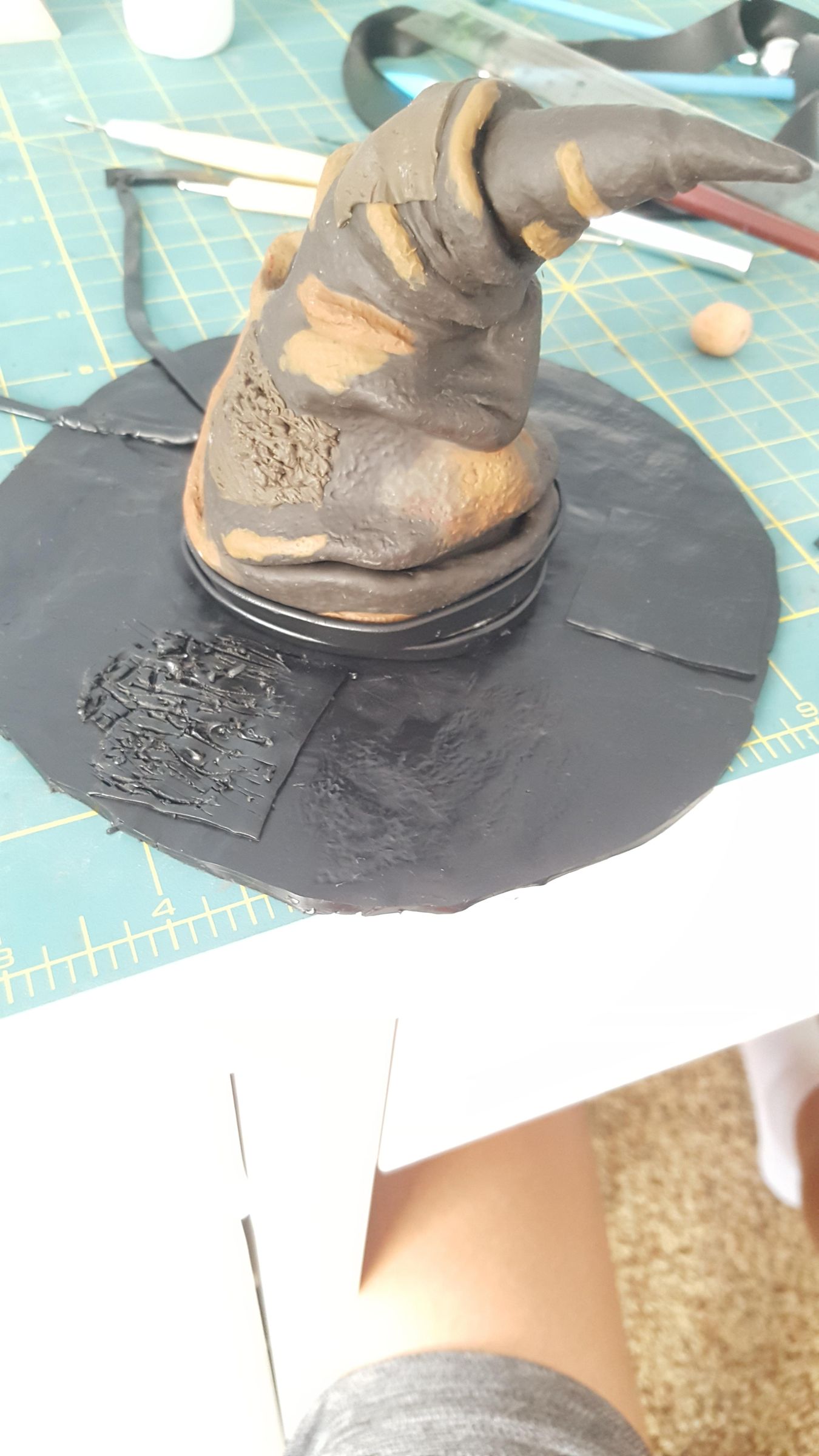 Clay Sorting Hat Pencil Holder on Stool (Harry Potter) 18 Steps (with