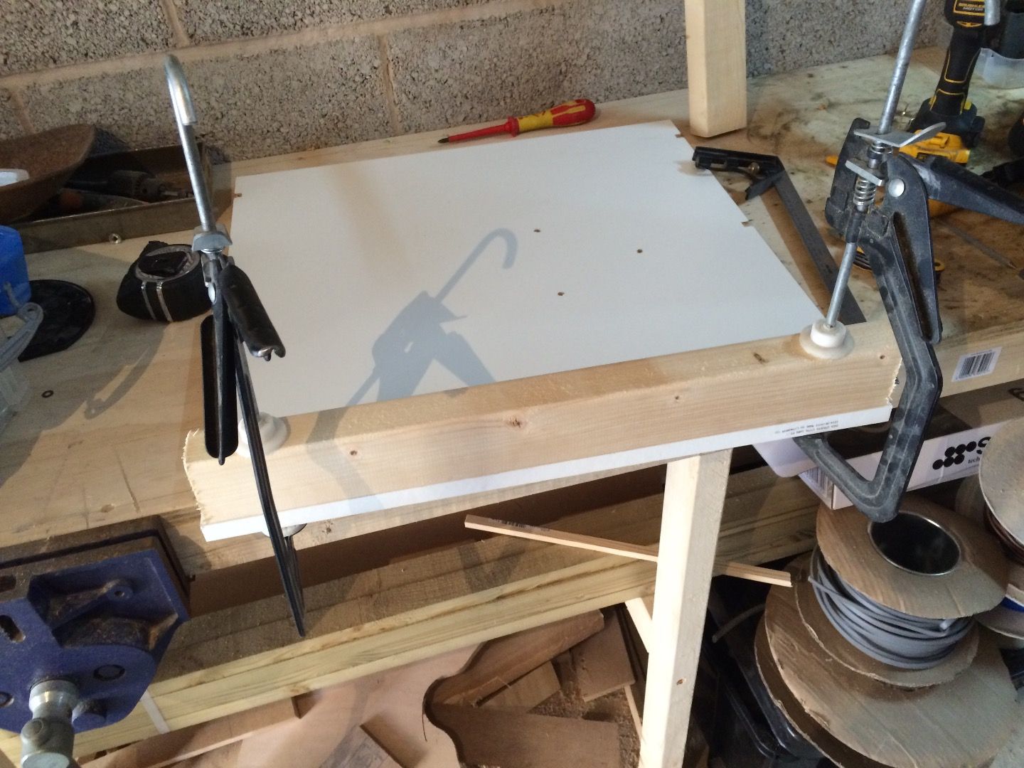 Simple Router Table : 7 Steps - Instructables