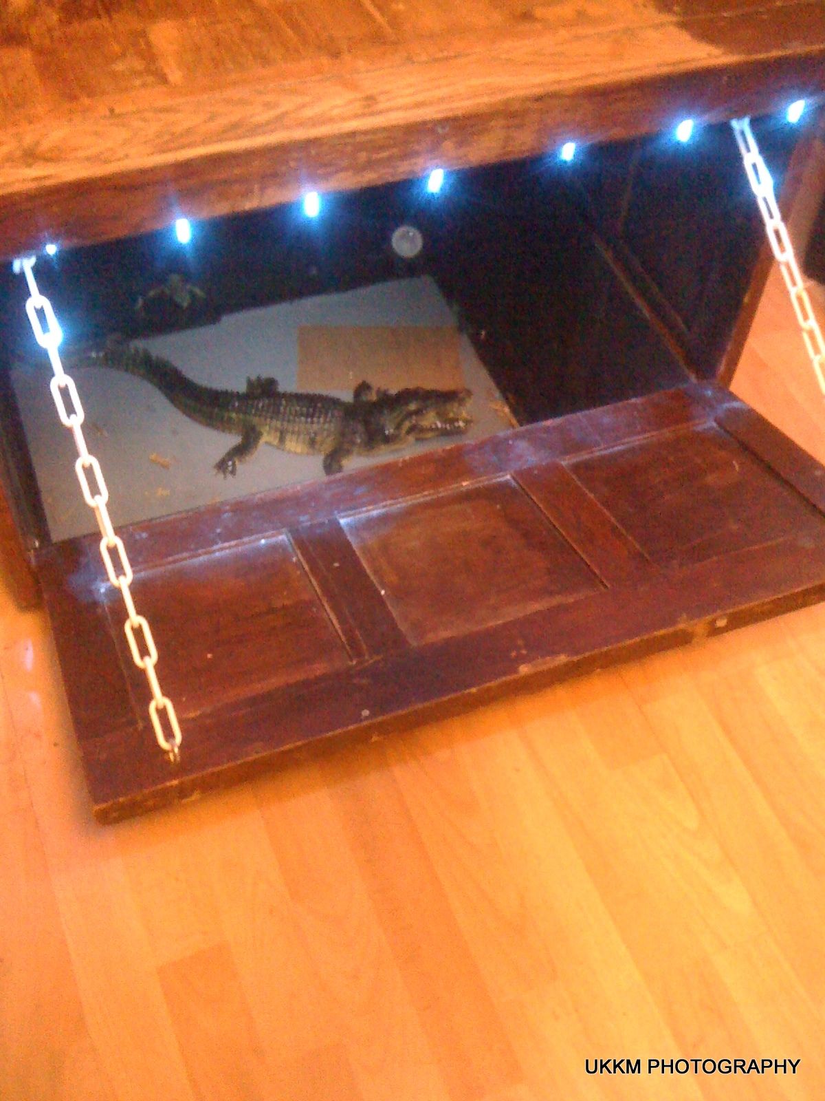 Coffee table illusion