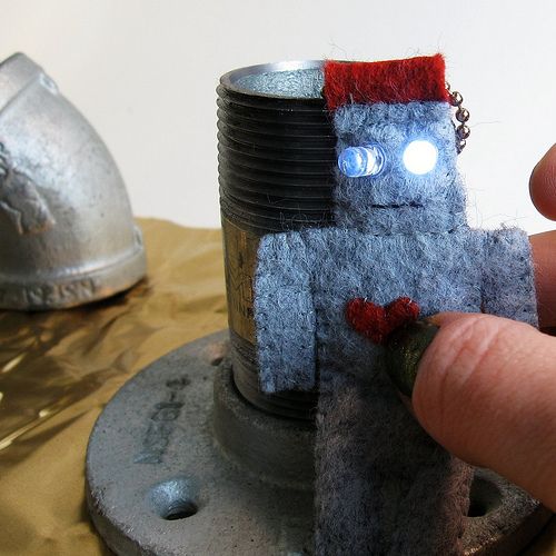 Photon Phuzbot - Sew a felt flashlight fob