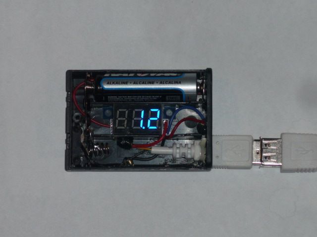 Cute AA Voltmeter