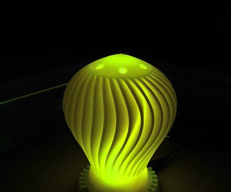 Balloon Fin Lamp