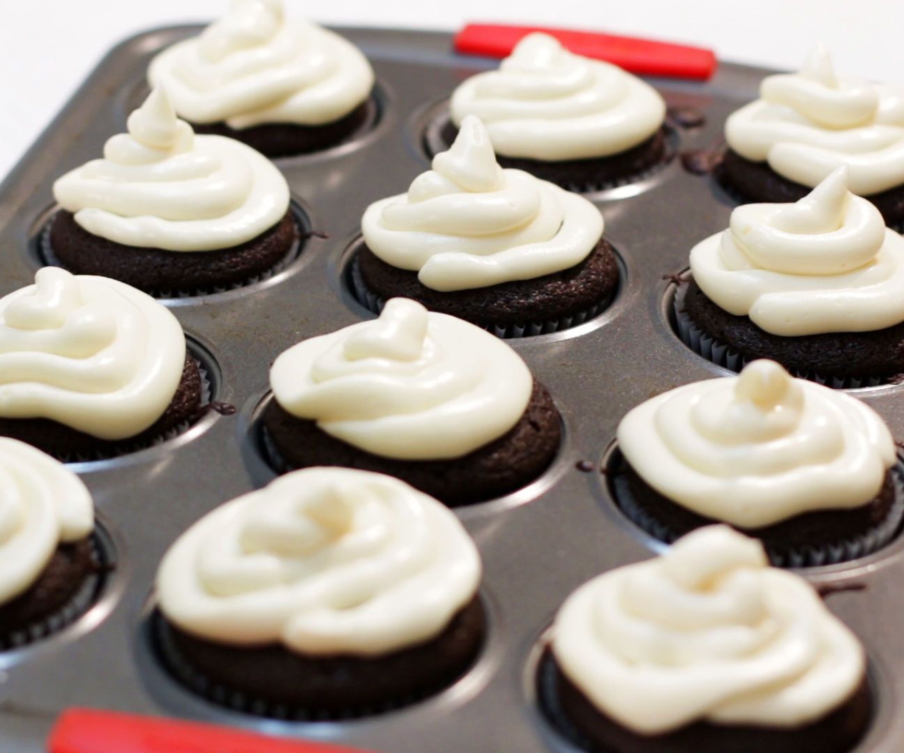 Chocolate Cupcakes With Cream Cheese Frosting