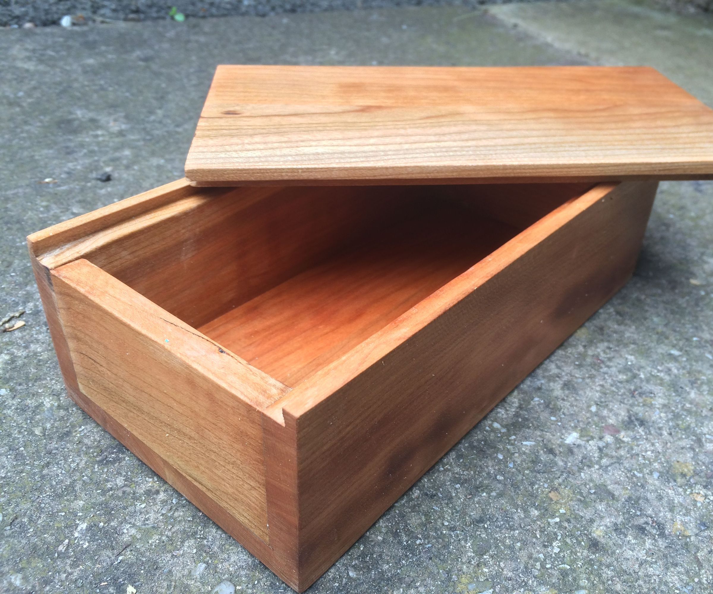 How to Make a Wooden Box - INCLUDES SLIDING DOVE-TAILS + MITRE JOINTS