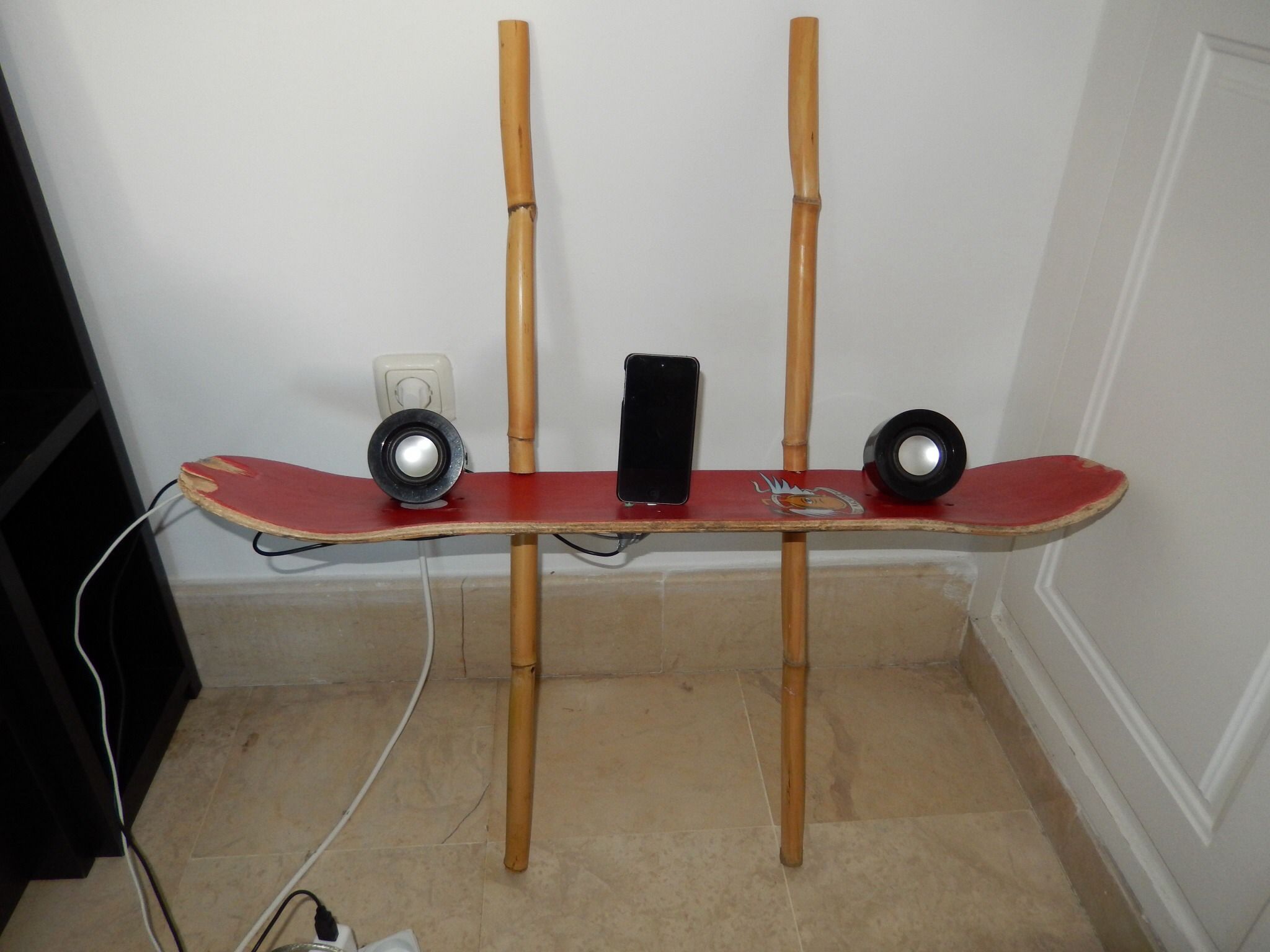 How To Make A Wall Hanging Audio/iPod Platform From An Old Skateboard