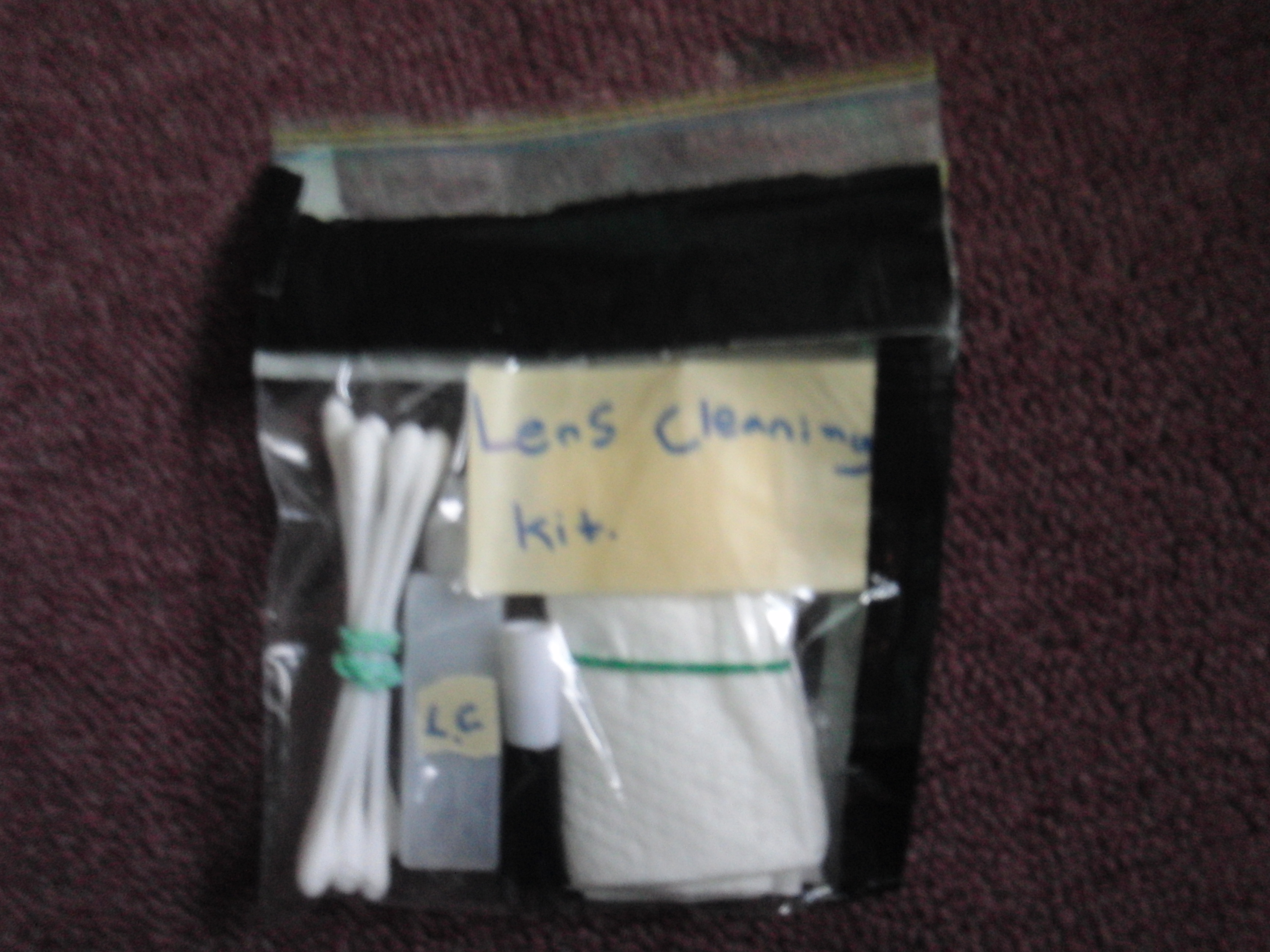 Lens cleaning kit