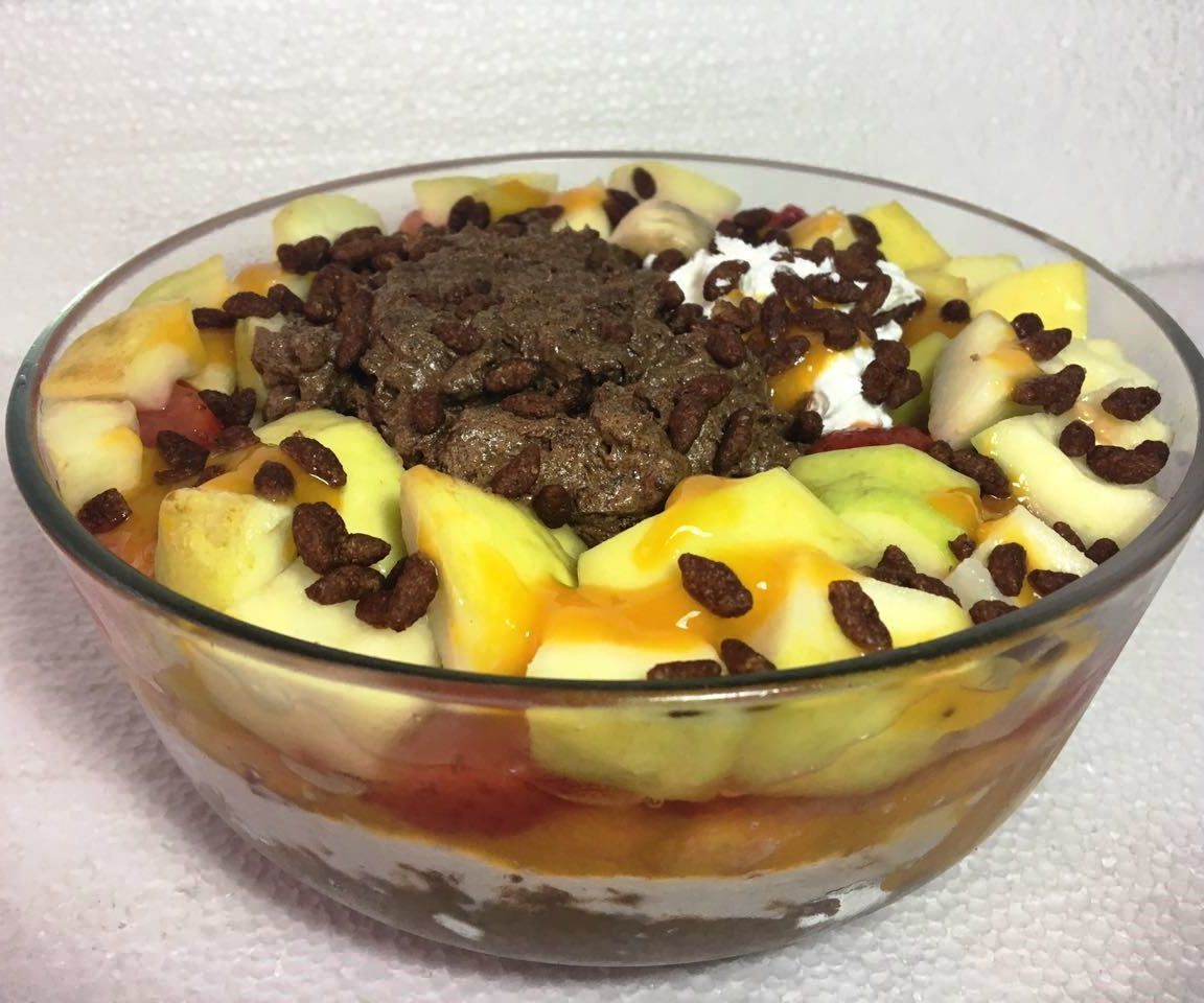 Fruits Salad With Low Fat Chocolate and Mango Cream