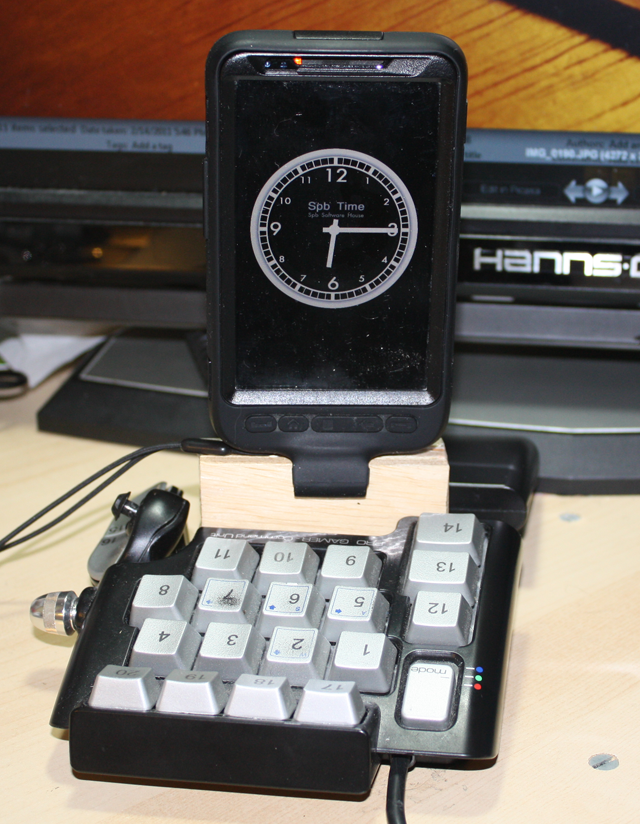 HTC HD2 Smartphone Makeshift Charging Cradle in 10 Minutes