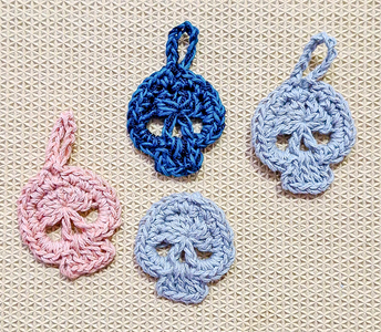 Quick and Easy Halloween Crochet Skull Charms
