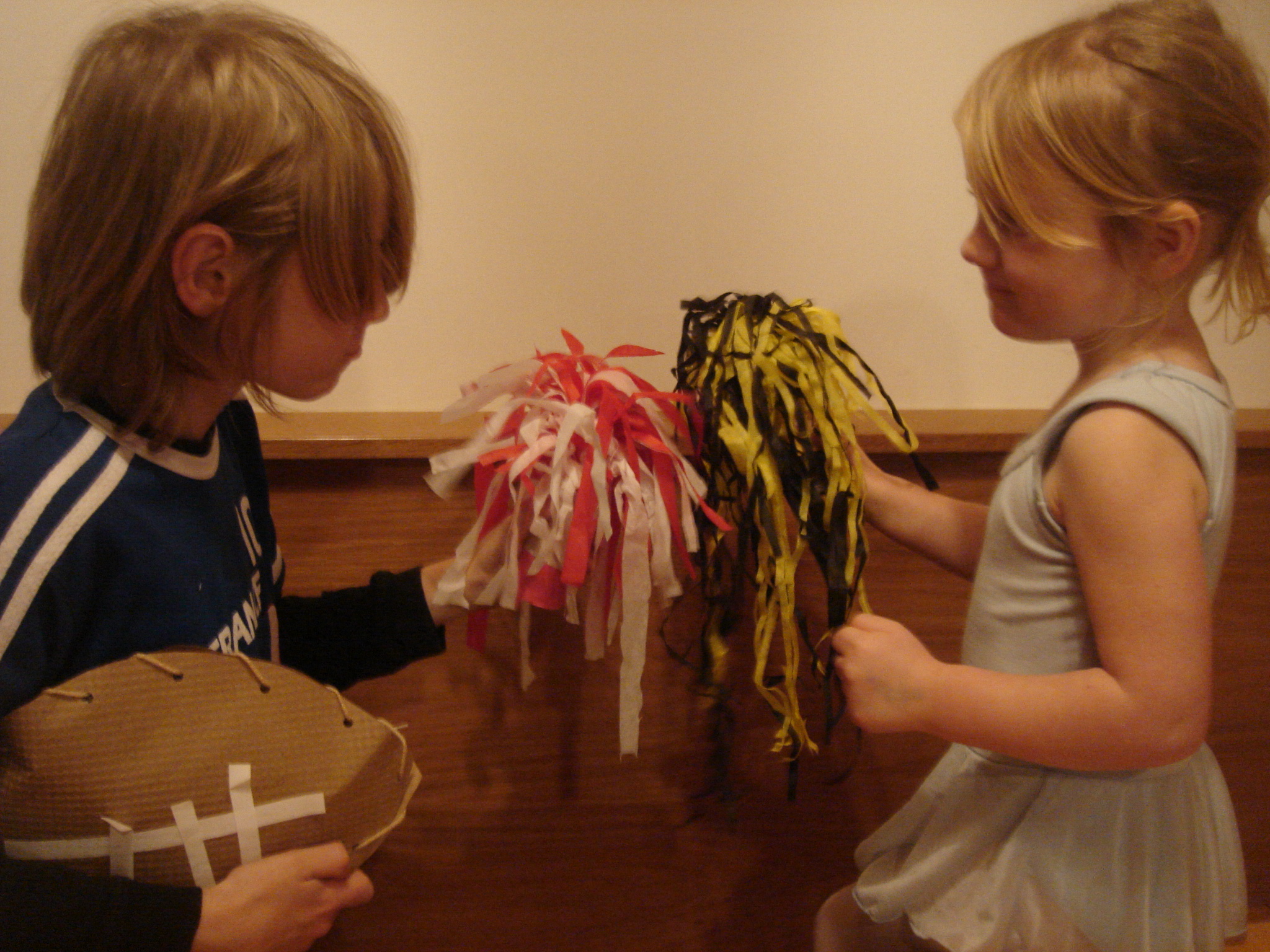 Homemade Pom-poms So You Can Get Yer Cheer on Super Bowl Sunday