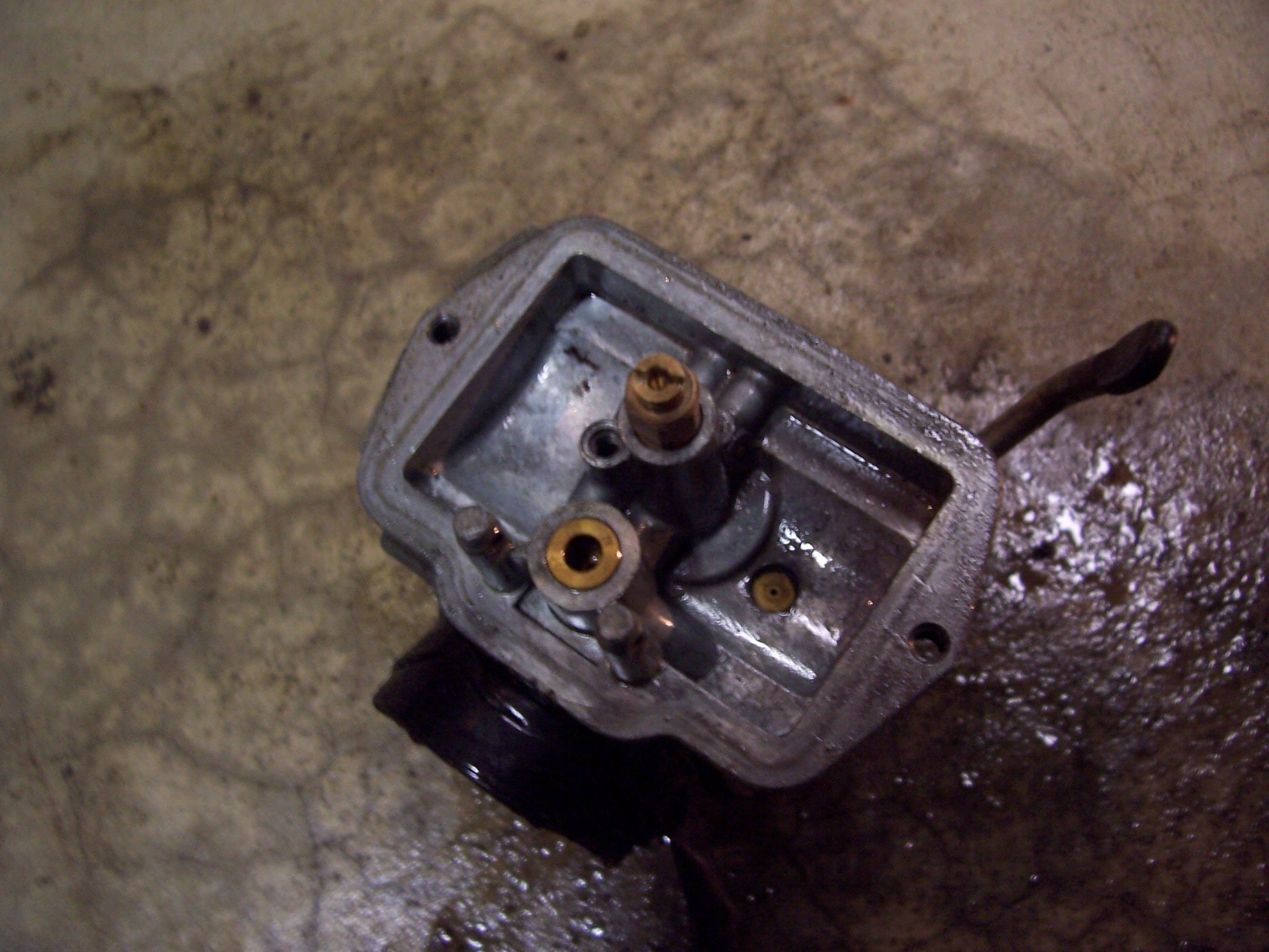 How to Clean a Dirtbike/4 Wheeler Carb and Lower Polution 16 Steps