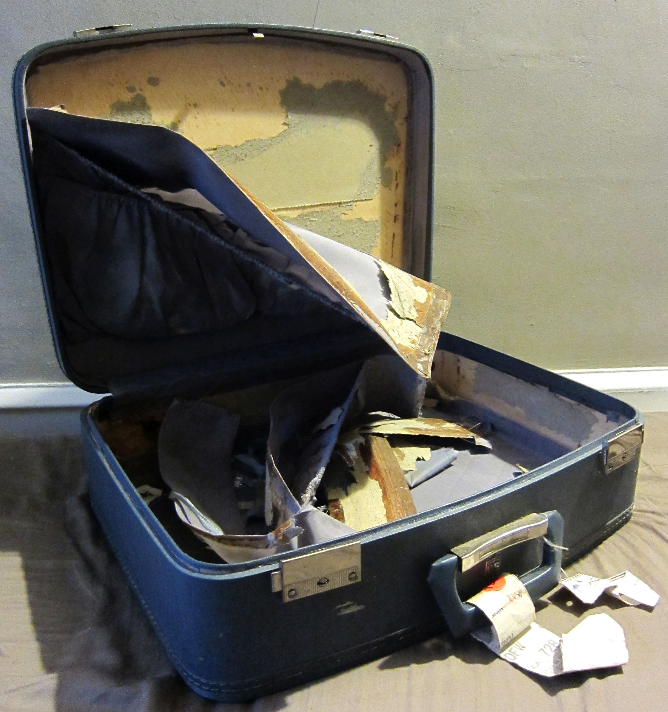 BookCASE Travel Bookcase in a Suitcase! 7 Steps (with Pictures