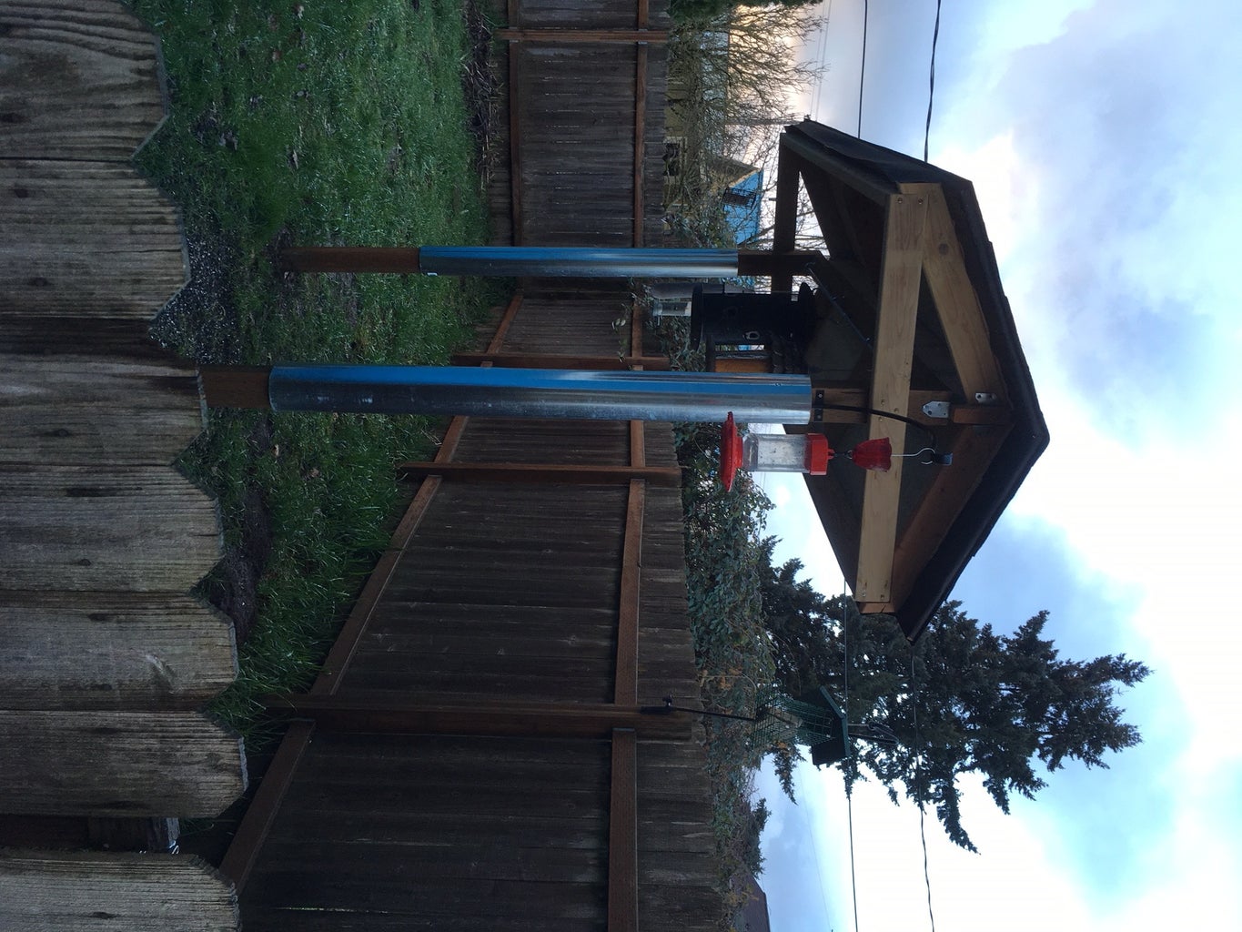bird feeding station with roof