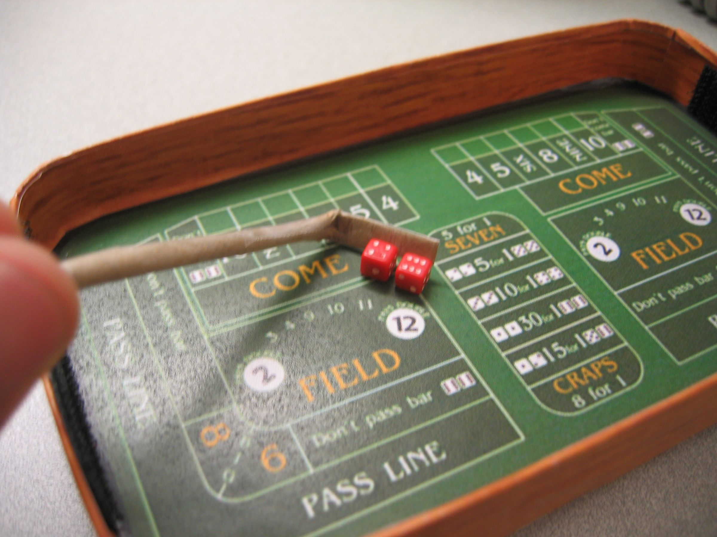 Make a Tiny Craps Table Out of Stuff Around the Office. 7 Steps (with