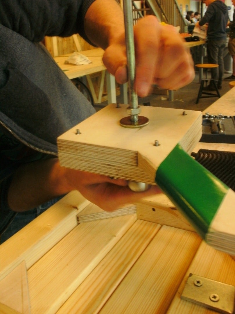 Assembly of the Handle With the Silicone Pistol (2 & 3)